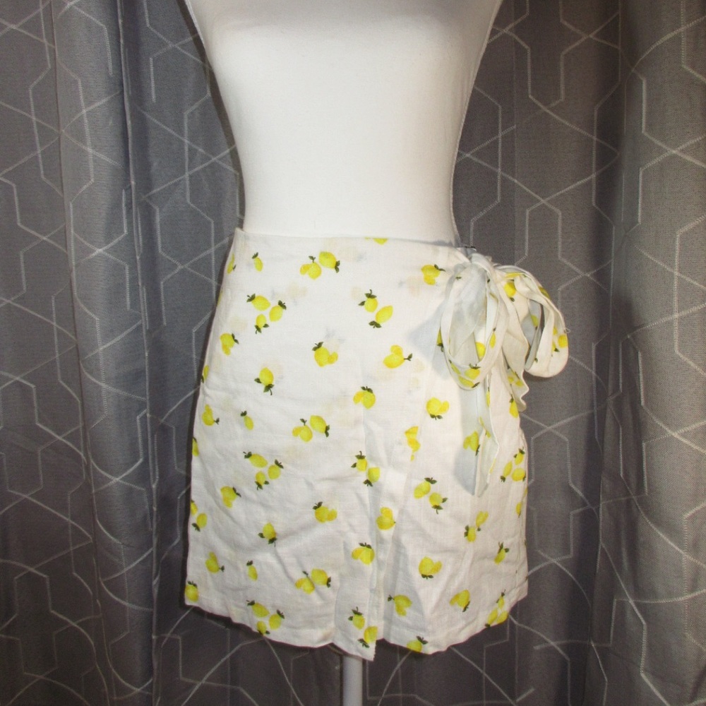 White Skirt with Lemon Print Never Been Worn